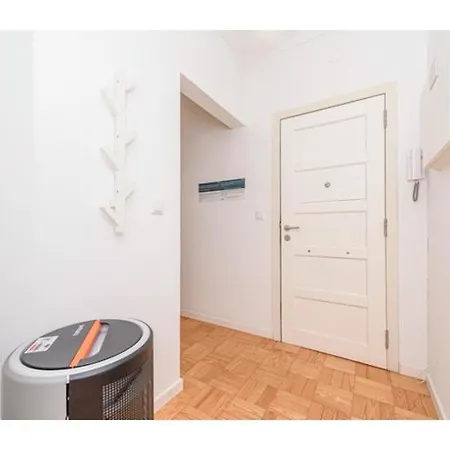 Houze Spacious 4 Bedroom Flat Near Zoo